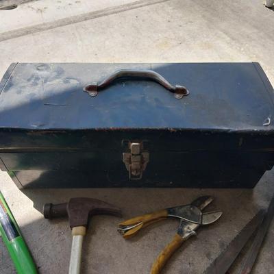 METAL TOOLBOX WITH TOOLS