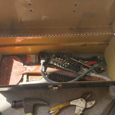 METAL TOOLBOX WITH TOOLS