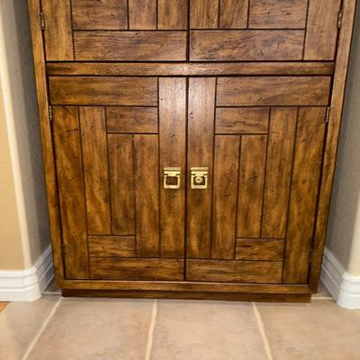 DREXEL WOODBRIAR MID-CENTURY LOCKING BAR CABINET
