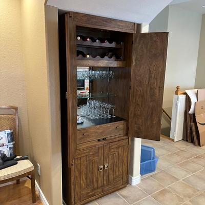 DREXEL WOODBRIAR MID-CENTURY LOCKING BAR CABINET