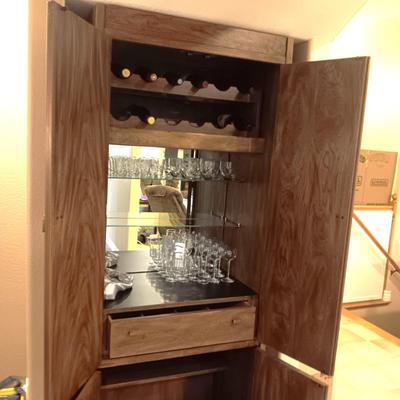 DREXEL WOODBRIAR MID-CENTURY LOCKING BAR CABINET