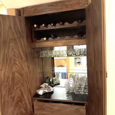 DREXEL WOODBRIAR MID-CENTURY LOCKING BAR CABINET