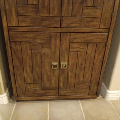 DREXEL WOODBRIAR MID-CENTURY LOCKING BAR CABINET
