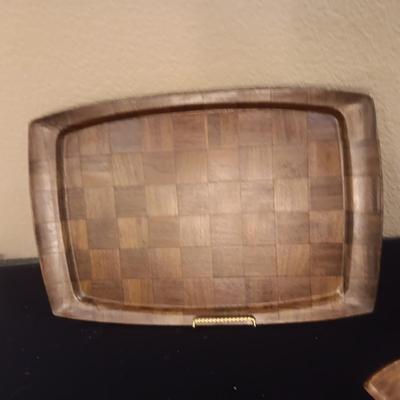 LOUIS MULCAHY SHAKERS HANDMADE IN IRELAND, CARVED WOODEN BREAD TRAY AND LARGE SERVING TRAY