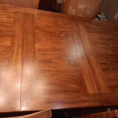 DREXEL HERITAGE MID-CENTURY DINING ROOM TABLE W/2 LEAVES AND 6 CHAIRS