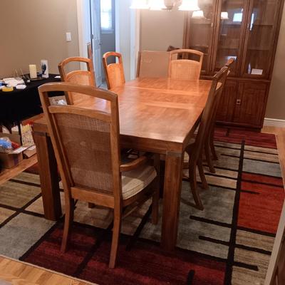 DREXEL HERITAGE MID-CENTURY DINING ROOM TABLE W/2 LEAVES AND 6 CHAIRS