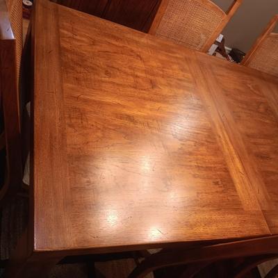 DREXEL HERITAGE MID-CENTURY DINING ROOM TABLE W/2 LEAVES AND 6 CHAIRS
