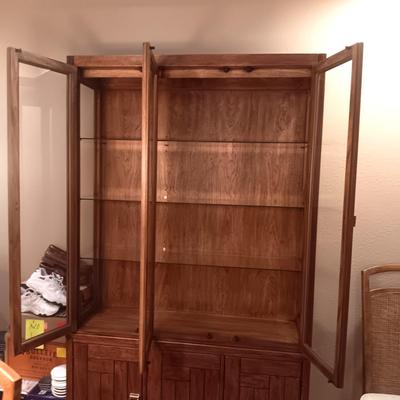 LIGHTED DREXEL WOODBRIAR MID-CENTURY HUTCH