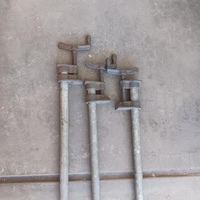 3 PIPE CLAMPS