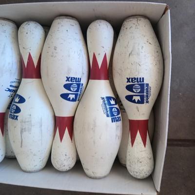 BRUNSWICK MAX 10 GENUINE BOWLING PINS