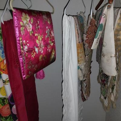RUNNERS AND TABLECLOTHES