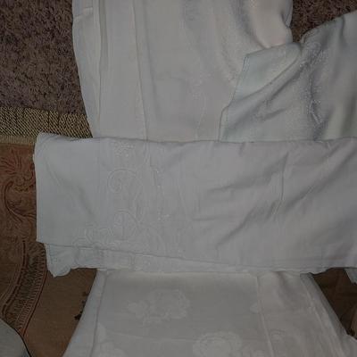 RUNNERS AND TABLECLOTHES