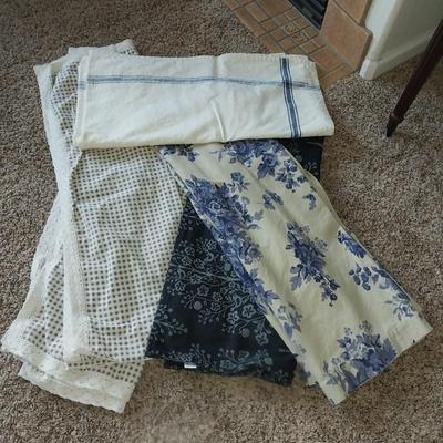 VARIETY OF TABLECLOTHES
