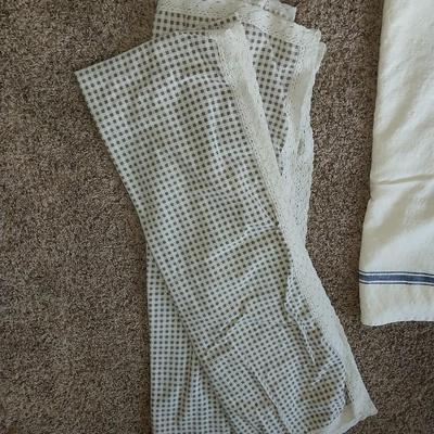 VARIETY OF TABLECLOTHES