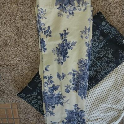 VARIETY OF TABLECLOTHES