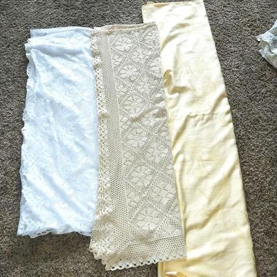 BEAUTIFUL LACEY TABLECLOTHS