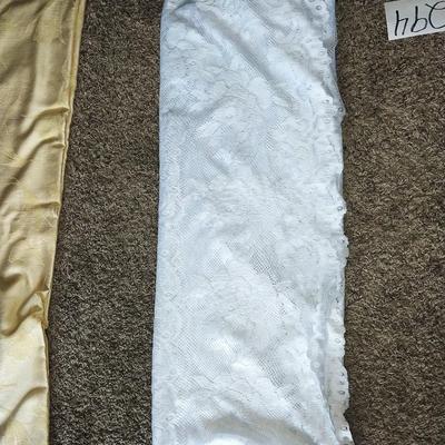 BEAUTIFUL LACEY TABLECLOTHS