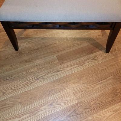 Cushioned bed bench