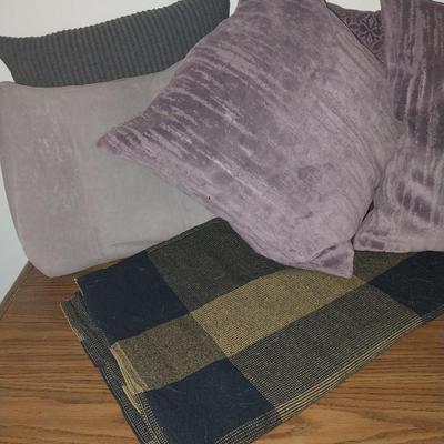 NEW WARMING THROW AND PILLOWS