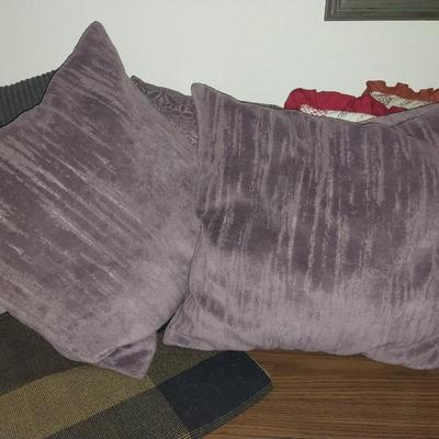 NEW WARMING THROW AND PILLOWS