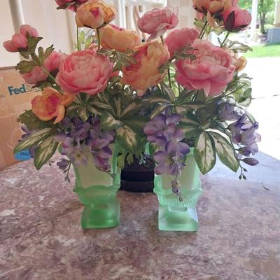 NEW PLANTING POT AND TWO VASES WITH FAUX FLOWERS