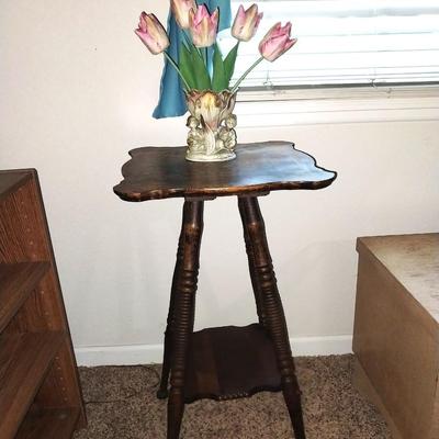 WOODEN PLANT STAND AND VASE WITH TULIPS