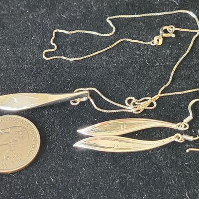 Elegant Silver pendant and matching earrings