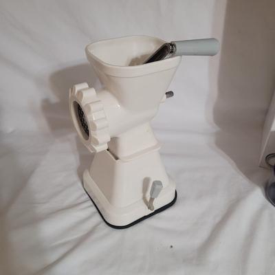 Vegetable Choppers, Graters, and More Kitchen Gadgets (K-CE)