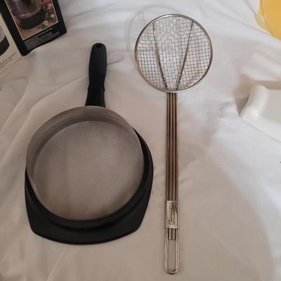 Vegetable Choppers, Graters, and More Kitchen Gadgets (K-CE)