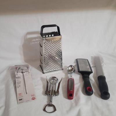 Vegetable Choppers, Graters, and More Kitchen Gadgets (K-CE)