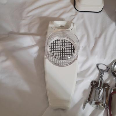 Vegetable Choppers, Graters, and More Kitchen Gadgets (K-CE)