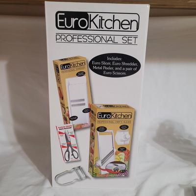 Vegetable Choppers, Graters, and More Kitchen Gadgets (K-CE)