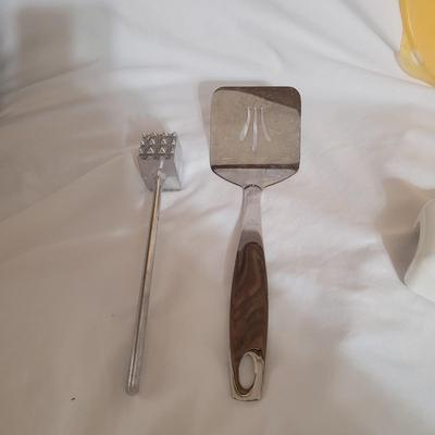 Vegetable Choppers, Graters, and More Kitchen Gadgets (K-CE)