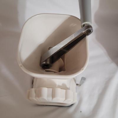 Vegetable Choppers, Graters, and More Kitchen Gadgets (K-CE)