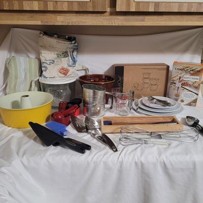 Pampered Chef Bowls, Serving Tower & More Baking Accessories (K-CE)