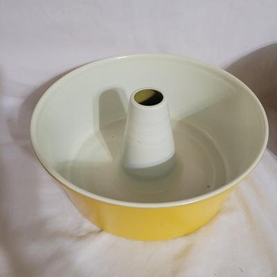 Pampered Chef Bowls, Serving Tower & More Baking Accessories (K-CE)
