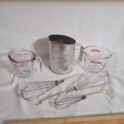 Pampered Chef Bowls, Serving Tower & More Baking Accessories (K-CE)