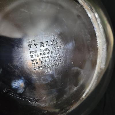 Large Assortment of Pyrex and Fire King Bakeware and More (K-CE)