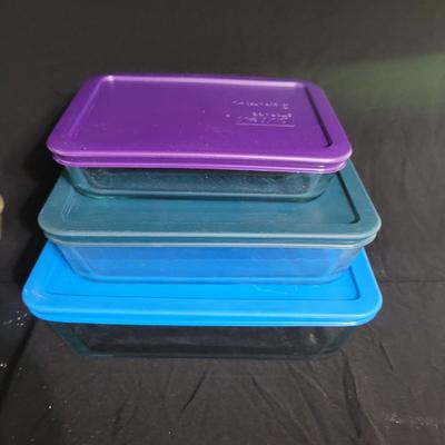 Large Assortment of Pyrex and Fire King Bakeware and More (K-CE)