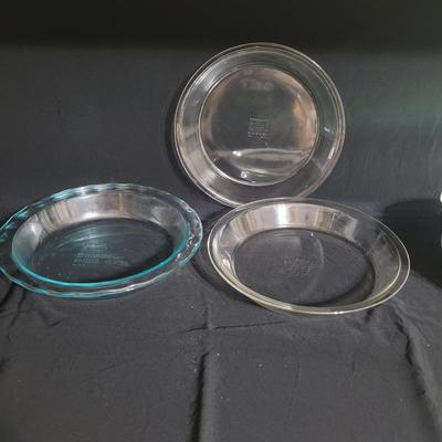 Large Assortment of Pyrex and Fire King Bakeware and More (K-CE)