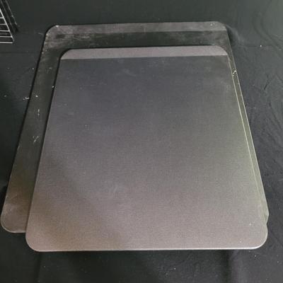 Large Variety of Baking Pans, Molded Pans and More (K-CE)