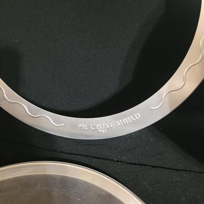 Large Variety of Baking Pans, Molded Pans and More (K-CE)