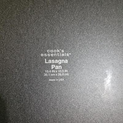 Large Variety of Baking Pans, Molded Pans and More (K-CE)