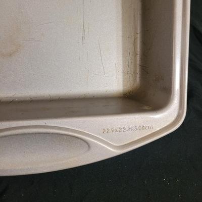 Large Variety of Baking Pans, Molded Pans and More (K-CE)