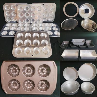 Large Variety of Baking Pans, Molded Pans and More (K-CE)