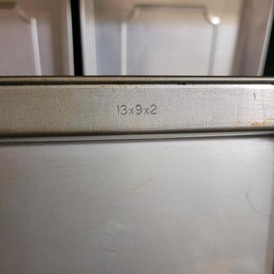 Large Variety of Baking Pans, Molded Pans and More (K-CE)