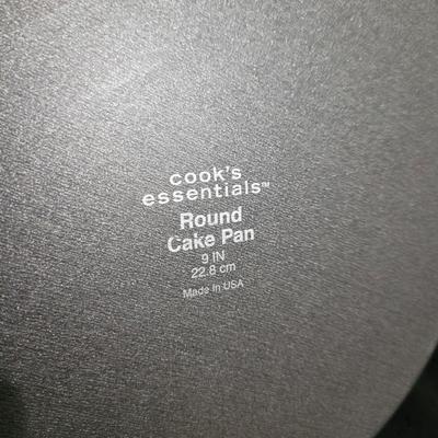 Large Variety of Baking Pans, Molded Pans and More (K-CE)
