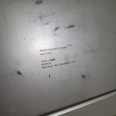 Large Variety of Baking Pans, Molded Pans and More (K-CE)