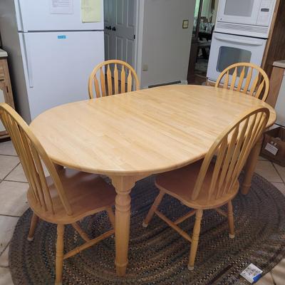 Wooden Kitchen Table with Leaf and Four Chairs (K-CE)