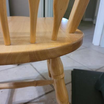 Wooden Kitchen Table with Leaf and Four Chairs (K-CE)